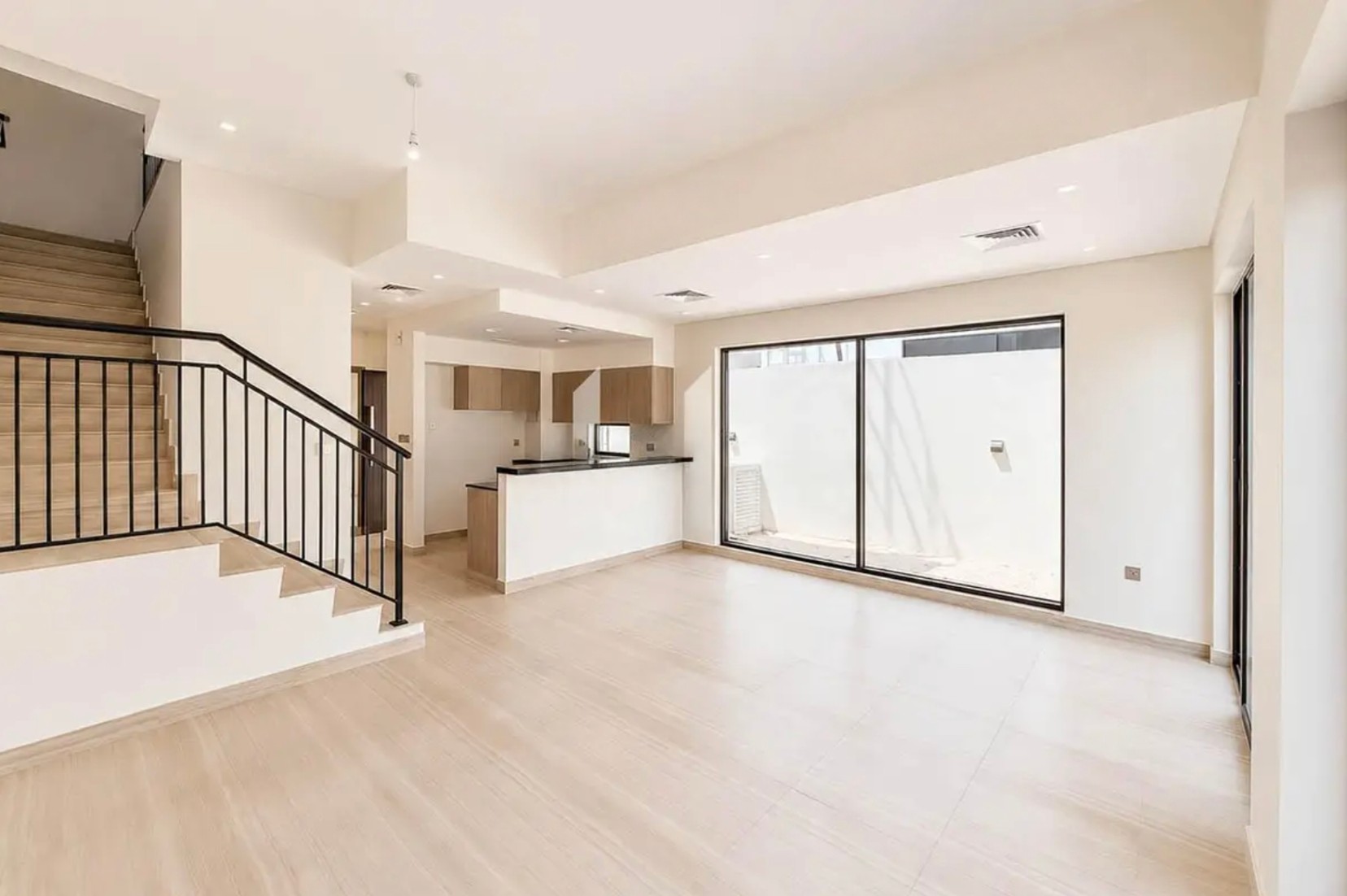 5 bed townhouse in Greenwoods, photo 2