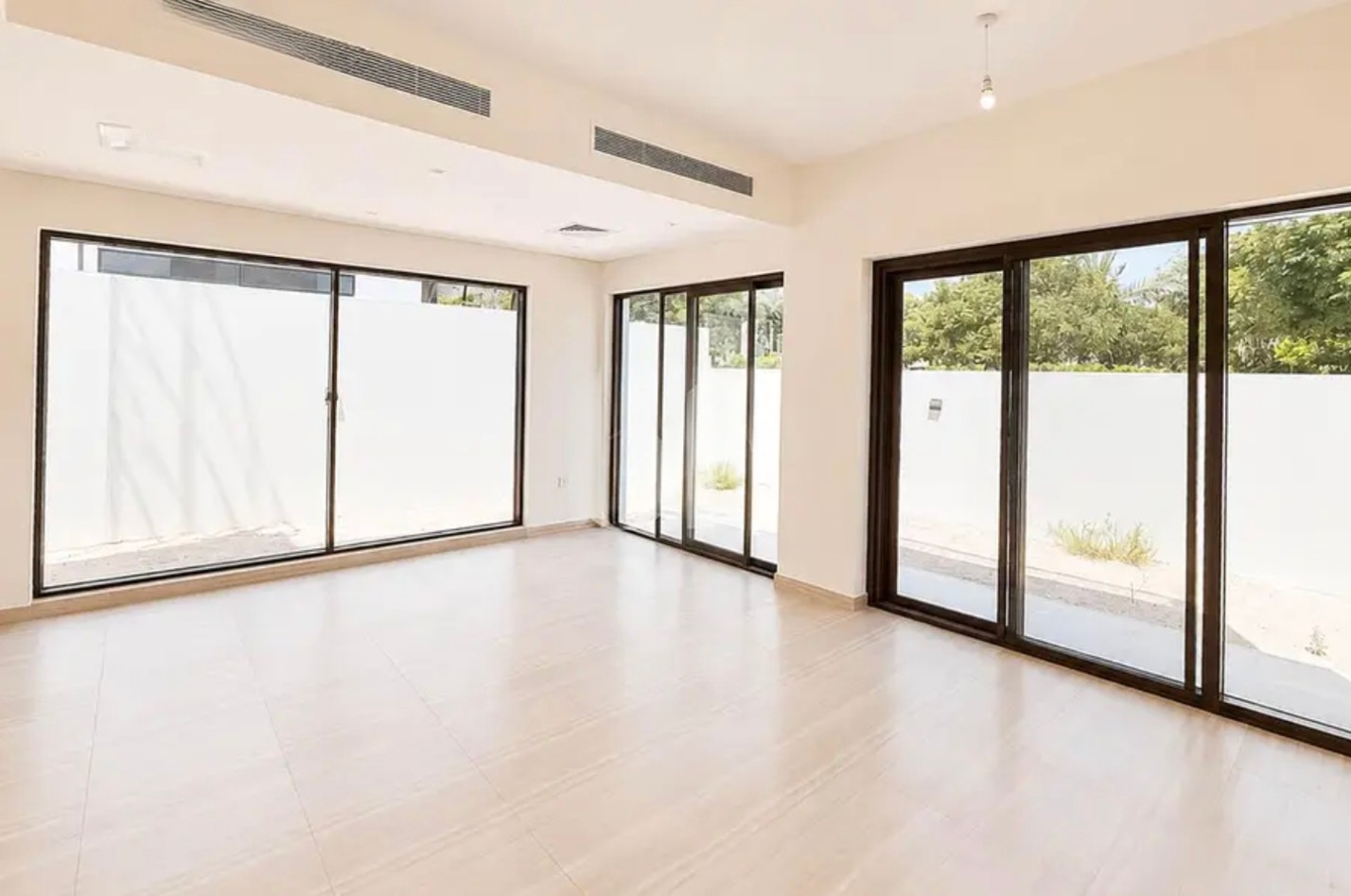5 bed townhouse in Greenwoods, photo 3