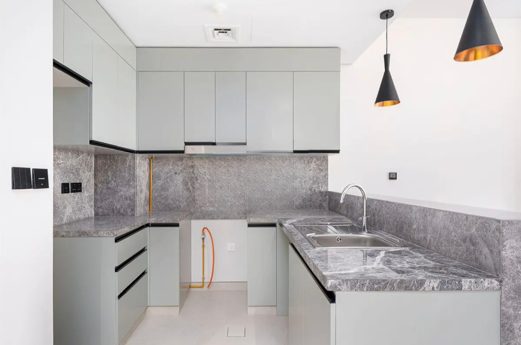 1 bed apartment in Golf Gate, photo 3