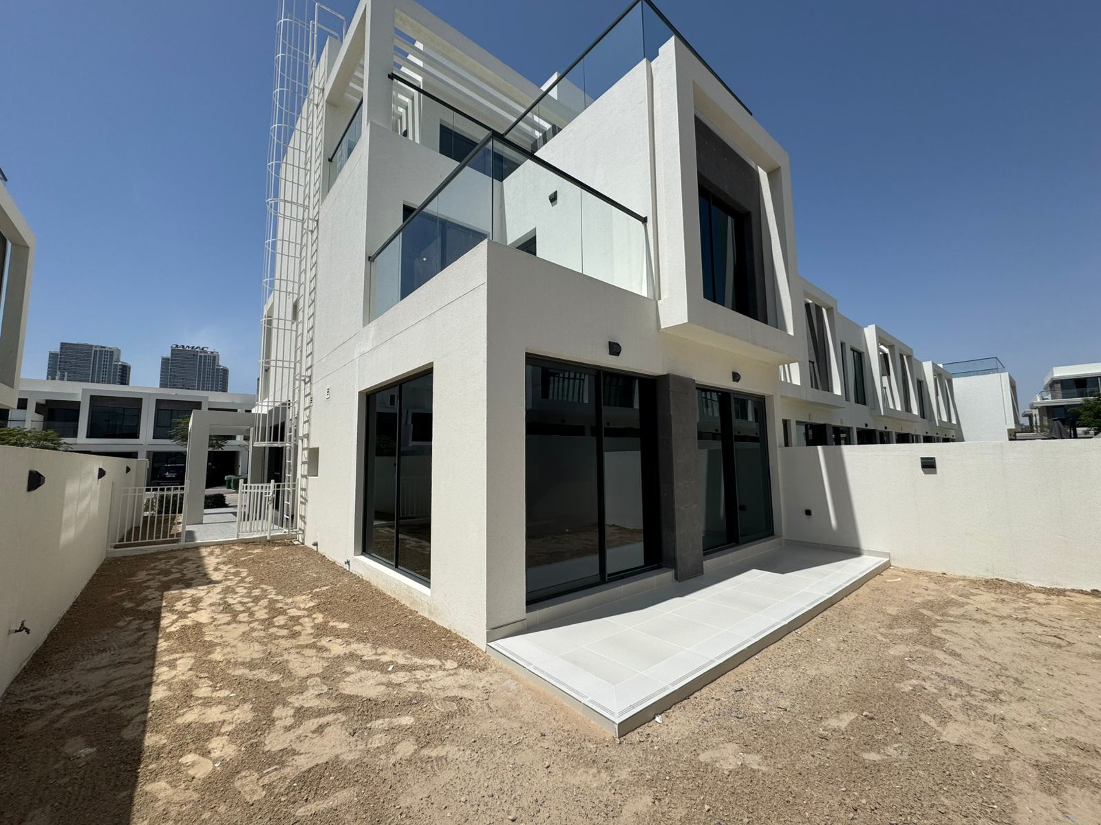 5 bed townhouse in Trump Estates